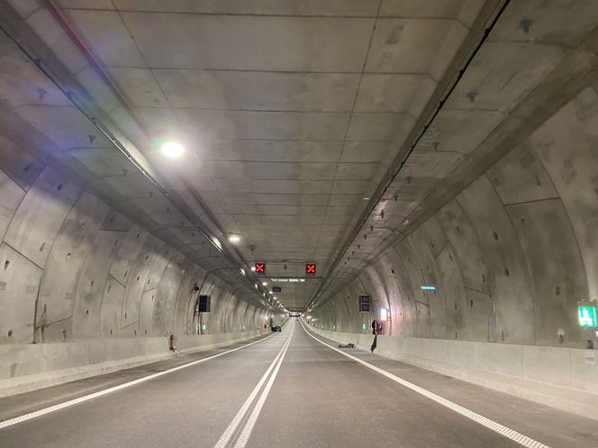 Tunelem w Świnoujściu przejechało już 4 mln pojazdów. Do 30 czerwca szacuje się, że będzie to 4,5 mln.