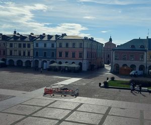 Dziura w płycie Rynku Wielkiego
