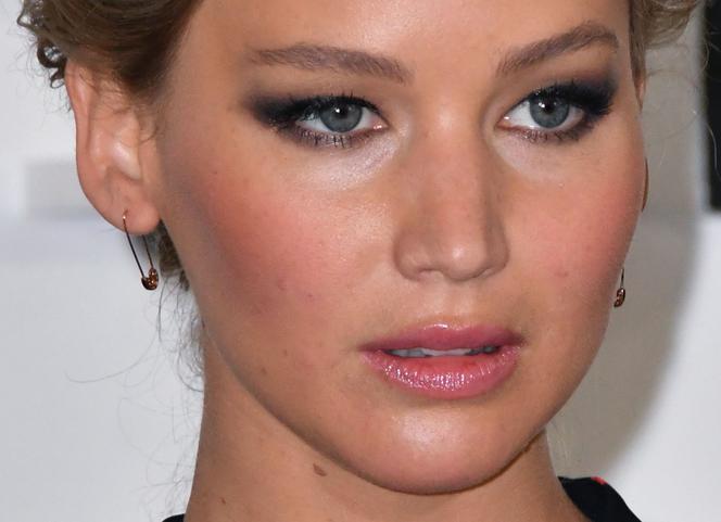 Jennifer Lawrence ma agrafki w uszach - promocja filmu Passengers