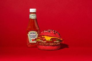 Heinz i Żabka serwują burgera, jakiego jeszcze nie było. Limitowana edycja Heinz Ketchup Burger