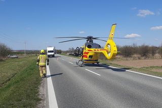 Zderzenie dwóch samochodów w Szczurowej. Jedna osoba została poszkodowana. Lądował śmigłowiec LPR