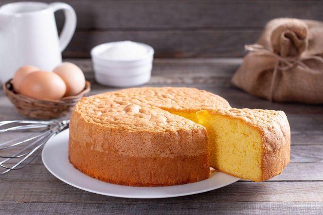 Biszkopt ziemniaczany: domowy przepis na lekkie i miękkie ciasto