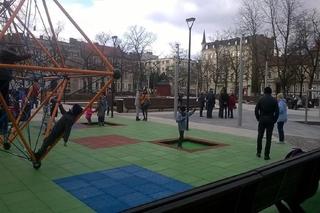 Gorzów: Znowu ktoś popsuł dzieciom trampolinę na „Kwadracie”