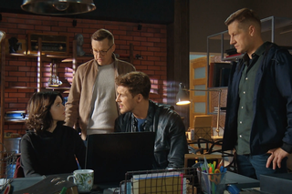 M jak miłość, odcinek 1712: Paweł (Rafał Mroczek), Marcin (Mikołaj Roznerski), Piotrek (Marcin Mroczek), Basia (Gabriela Racztńska)