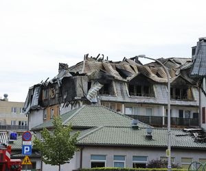 Blok przy ul. Powstańców w Ząbkach po pożarze