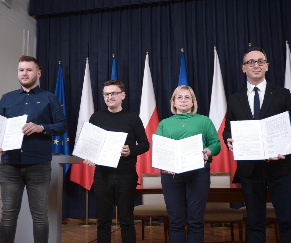 Podpisanie porozumienia ws. zaprzestania protestu przewoźników na polsko-ukraińskiej granicy