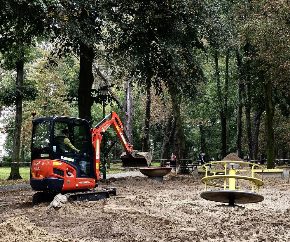 Kalisz. Ruszył remont placu zabaw w Parku Miejskim 