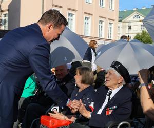 Uroczysta polowa msza święta i Apel Pamięci na pl. Krasińskich