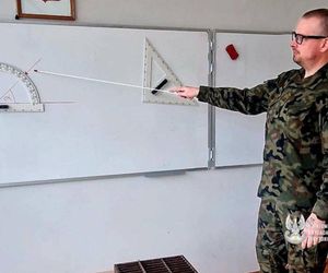 Zamieniają  miejsce przy tablicy na poligon. Nauczyciele służa w 6 Mazowieckiej Brygadzie Obrony Terytorialnej