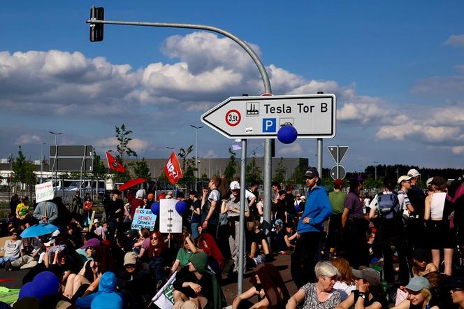 Protest przeciw planowanej rozbudowie fabryki Tesli pod Berlinem 