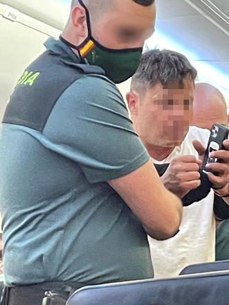 Przymusowe lądowanie samolotu przez pijanego mężczyznę 