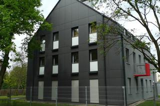Wyróznienie - budynek mieszkalny w zespole dwóch budynków mieszkalnych wielorodzinnych z garażem podziemnym, ul. K. Olszewskiego 75 a i b 