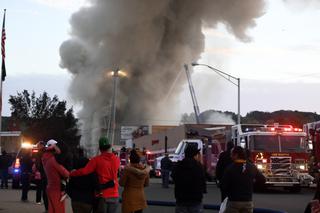 Ogień strawił sześć budynków
