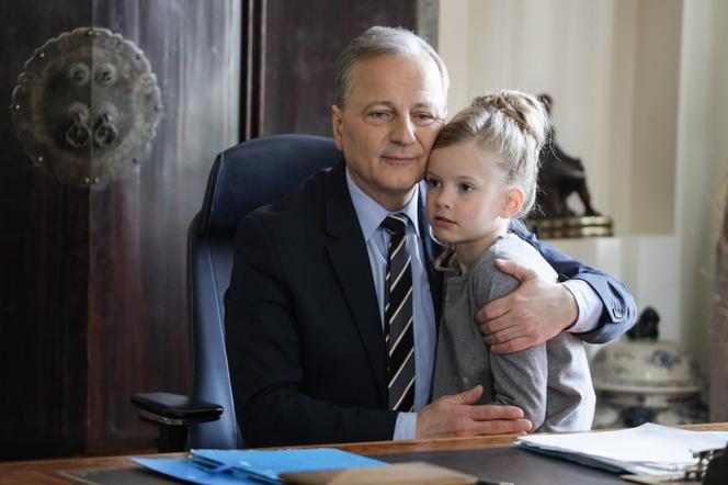 Na Wspólnej odc. 3456. Andrzej Zakościelny (Dariusz Niebudek), Marysia (Zuzanna Wieleba)