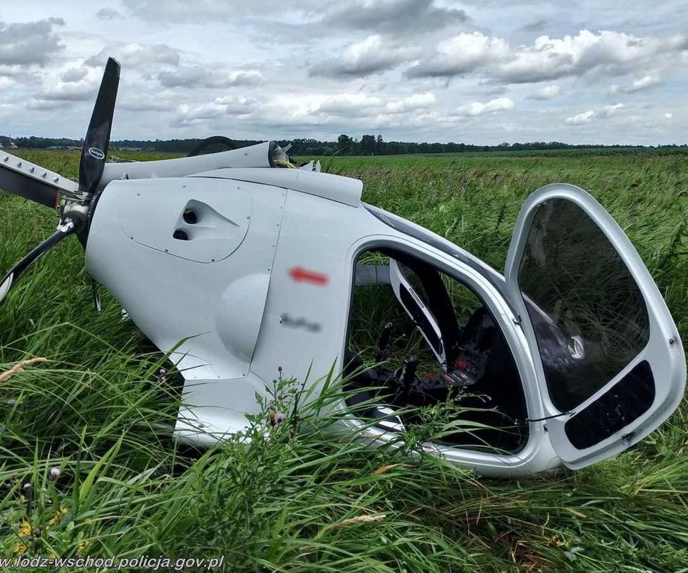 Wypadek pod Łodzią. Wiatrakowiec runął na ziemię. LPR zabrało mężczyznę [ZDJĘCIA].