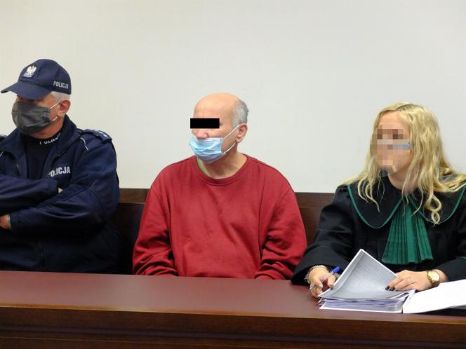 CHCIAŁ ZABIĆ WŁASNĄ MATKĘ!  KRZYSZTOF W. RZUCIŁ SIĘ NA STARUSZKĘ Z SIEKIERĄ, BO NIE CHCIAŁA MU POMÓC