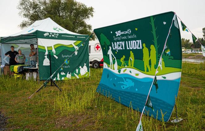 Wspólne sprzątanie terenów Warty