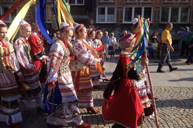 Barwne stroje, wspaniała muzyka i ciekawe występy - trwa Podlaska Oktawa Kultur [ZDJĘCIA]