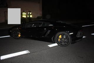 Ktoś porzucił na ulicy... luksusowe lamborghini. Dlaczego? [ZDJĘCIA]