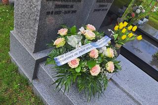 Tak wygląda grób prof. Bartoszewskiego w 8. rocznicę śmierci
