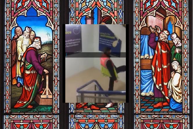 Msza w Tesco. Pracownik idealnie parodiuje kościół [VIDEO]