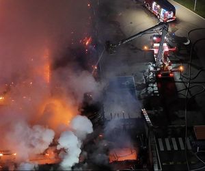 Gigantyczny pożar sklepu w Grodzisku Mazowieckim