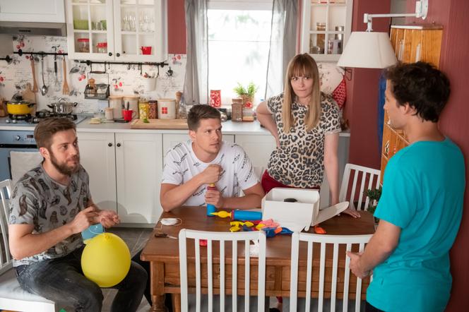 Na Wspólnej odc. 3139 - opis, streszczenie: Jarek i Eliza wyprawiają Piotrusiowi wspaniałe urodziny