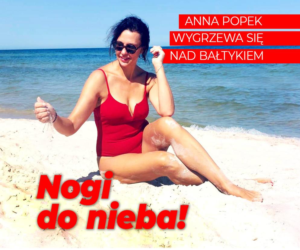 Anna Popek kusi nogami nad Bałtykiem. Krótki relaks na mięciuteńkim piasku