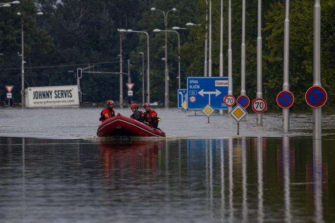 Powódź w Czechach. Przerwane wały zalewają Jesenik i Ostrawę