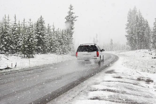 Mróz, deszcz i śnieg, wichury do 70 km/h i stanie się jeszcze to! Niepokojące prognozy na Trzech Króli