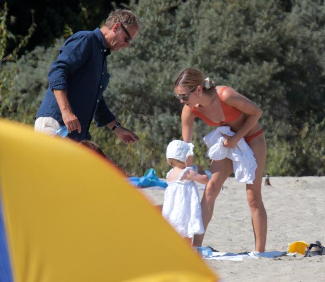 Kasia Tusk w bikini na plaży z rodziną