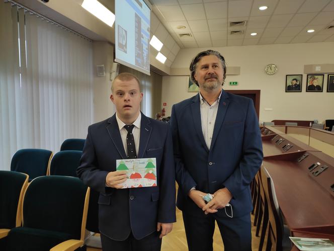 Laureat konkursu Konrad Dobosz z wychowawcą Mirosławem Bado 