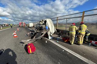 Makabryczny wypadek na S3 pod Gorzowem! Rozerwane na strzępy busy i ciężarówka. Dwie osoby zabrało pogotowie [ZDJĘCIA].