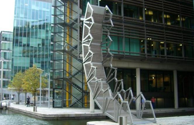 Rolling Bridge w Londynie. Fot. Heatherwick Studio