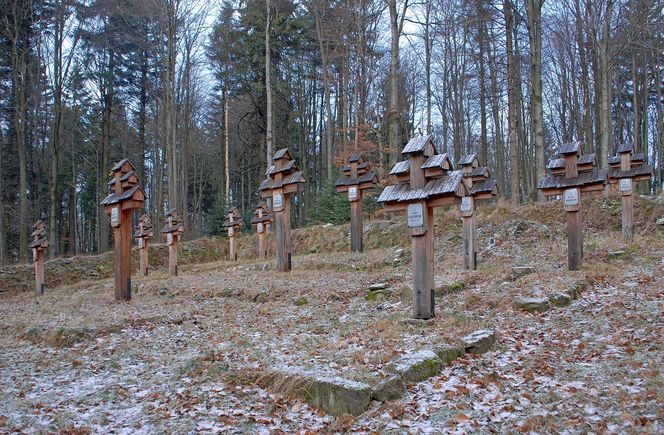 To jedna z najpiękniejszych cerkwi w Małopolsce. Znajduje się w malowniczej wsi 