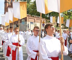 Tysiące kobiet i dziewcząt na pielgrzymce do Piekar Śląskich. Jestem w Kościele, więc idę