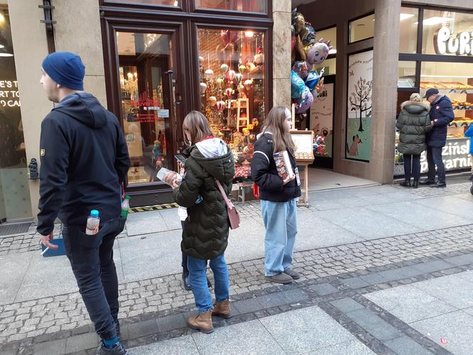 WOŚP 2024 we Wrocławiu. Cały Rynek i ludzie w serduszkach [ZDJĘCIA]