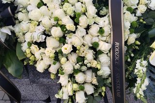 Grób 16-letniego Szymona utonął w kwiatach