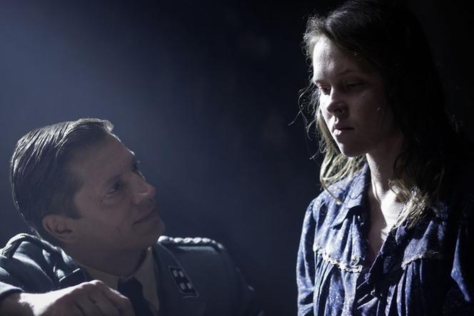 Wojenne dziewczyny 4 odc. 43. Irka (Marta Mazurek), sturmbannführer Martin von Schnitz (Mickey Hardt)