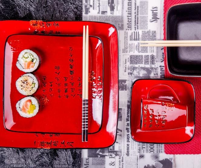 Czerwona ceramika do sushi