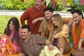 Barwy szczęścia nowy sezon na planie. Hubert (Marek Molak), Agata (Natalia Zambrzycka), Ignacy (Olaf Staszkiewicz), Oliwka (Wiktoria Gąsiewska), Kajtek (Jakub Dmochowski), Justin (Jasper Sołtysiewicz)