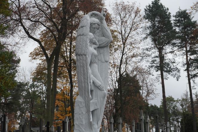 Niesamowite nagrobki i mogiły na Cmentarzu Farnym w Białymstoku