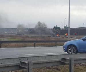 ​Na S5 koło Leszna zaczęła się druga doba rolniczego protestu