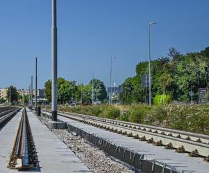 Budowa linii tramwajowej na JAR na półmetku. Tak wyglądają prace w Toruniu