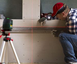 Precyzyjne przyrządy pomiarowe. Jak wykorzystać możliwości laserów krzyżowych i dalmierzy?