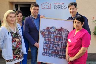 Koszulka ministra zdrowia powędruje na aukcję dla lubelskiego hospicjum 