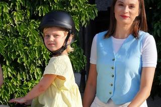 Barwy szczęścia po wakacjach. Natalia (Maria Dejmek), Lea (Lena Sobota)