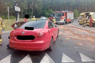 Zderzenie osobówki z ciężarówką na DK 10 pod Bydgoszczą! Wśród rannych kobieta i dwójka dzieci [ZDJĘCIA]