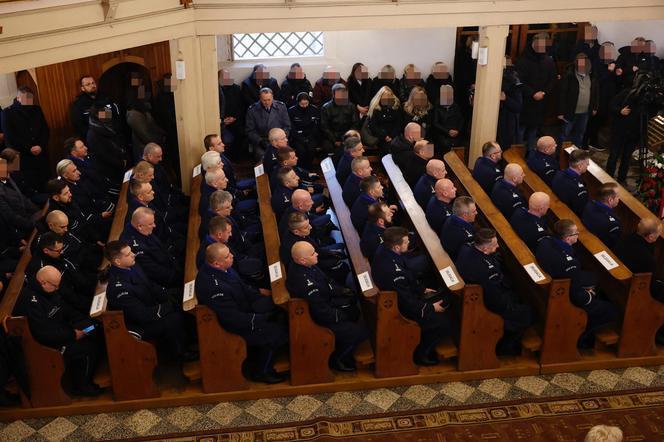 Przejmujące pogrzeby zamordowanych policjantów z Wrocławia. Tłumy żegnają funkcjonariuszy