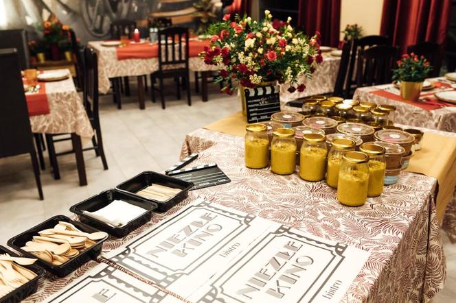 Restauracja Neptun w Gdyni po Kuchennych Rewolucjach to Bistro Niezłe Kino. 